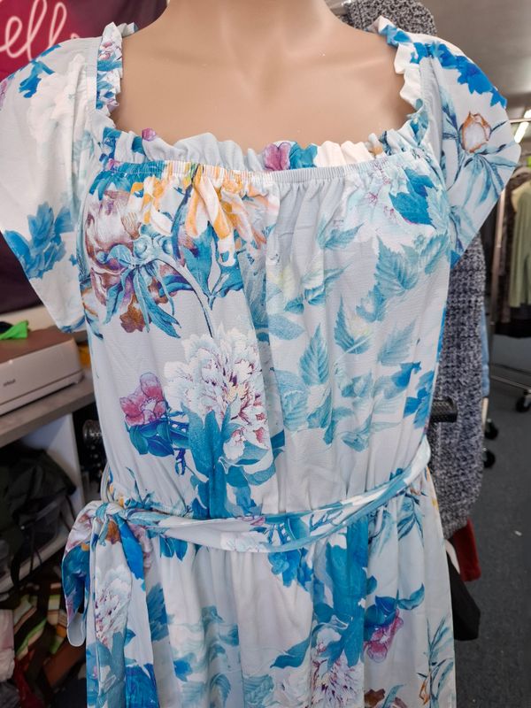 24 3x City Chic NWT blue floral maxi dress with belt
