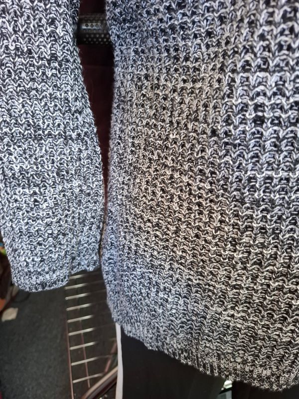 2x Torrid mid weight tunic sweater black and white