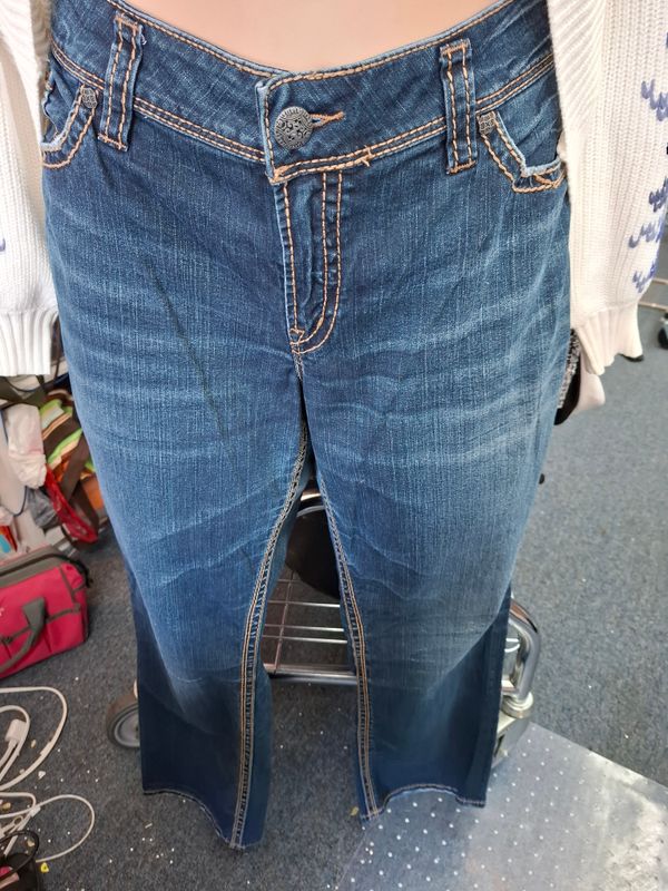18 Silver Jeans Suki mid straight style short inseam