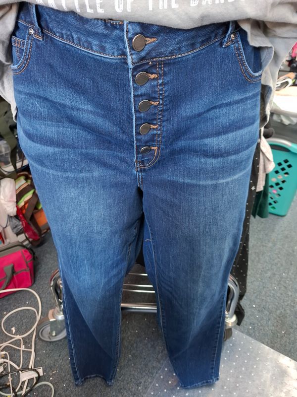 24W Maurices Everflex super high rise skinny jeans
