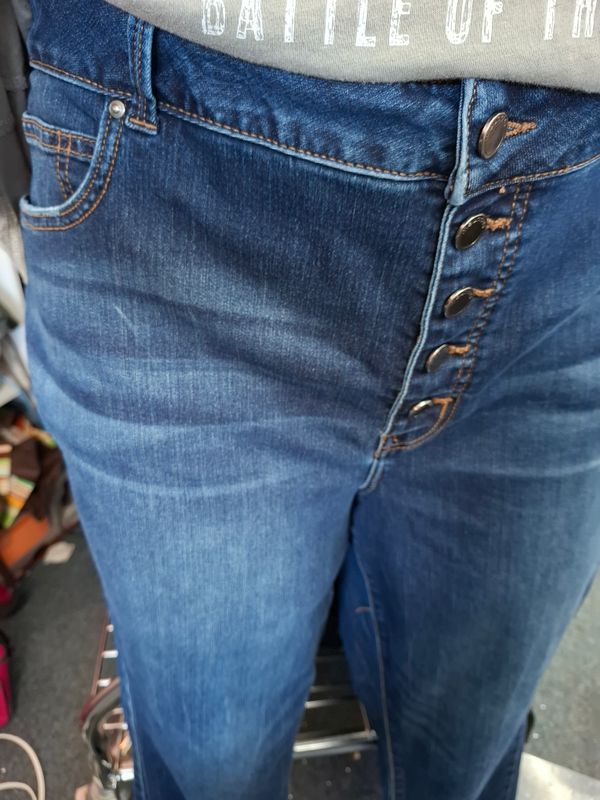 24W Maurices Everflex super high rise skinny jeans