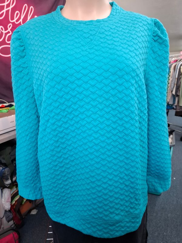 3x Fate Curve blue chevron puff shoulder sweatshirt