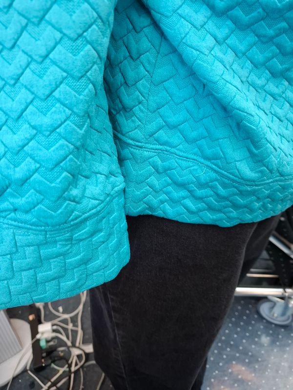 3x Fate Curve blue chevron puff shoulder sweatshirt