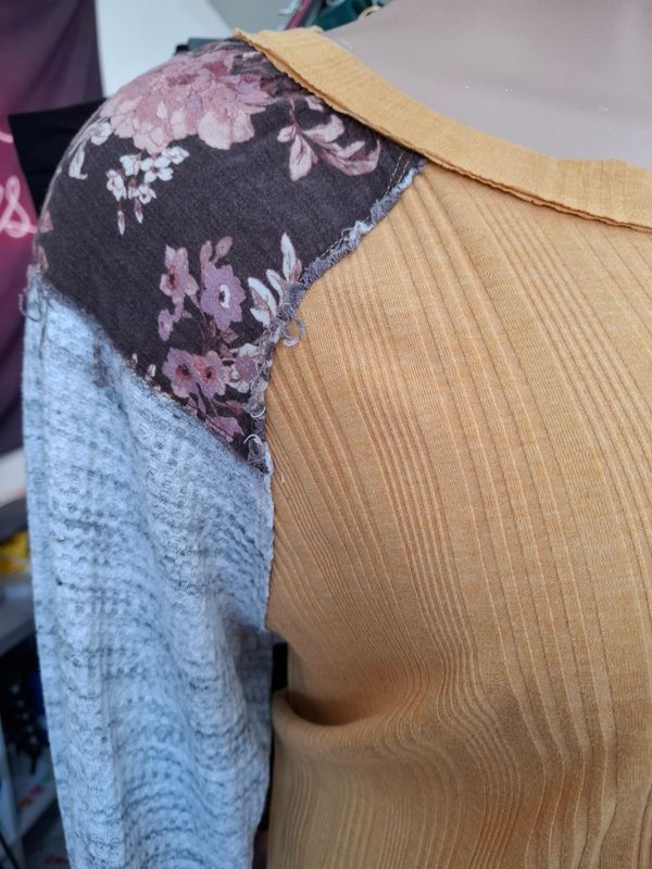3x Cato mustard ribbed top with pattern raglan sleeves