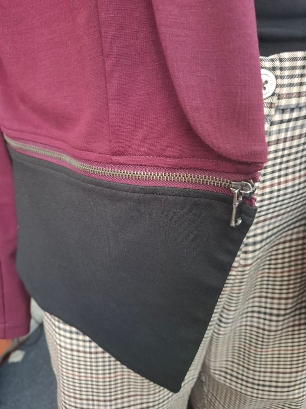 2x Maroon and black zip off blazer jacket can be cropped