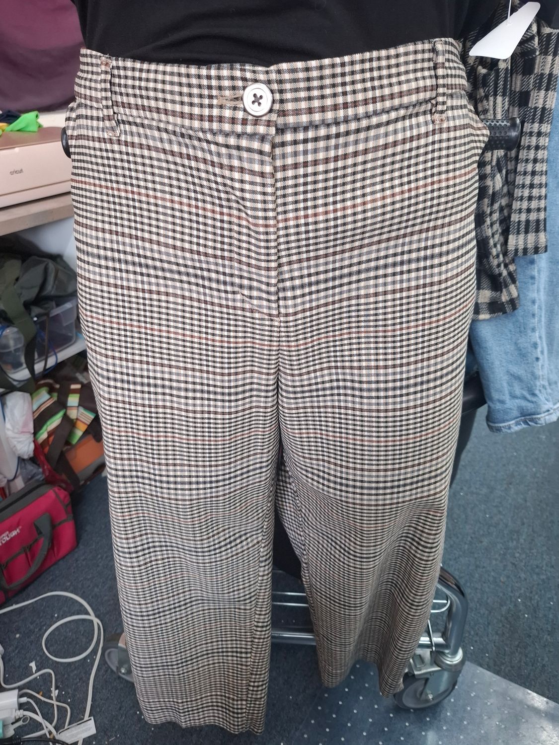 24W Maurices plaid crop dress pants brown