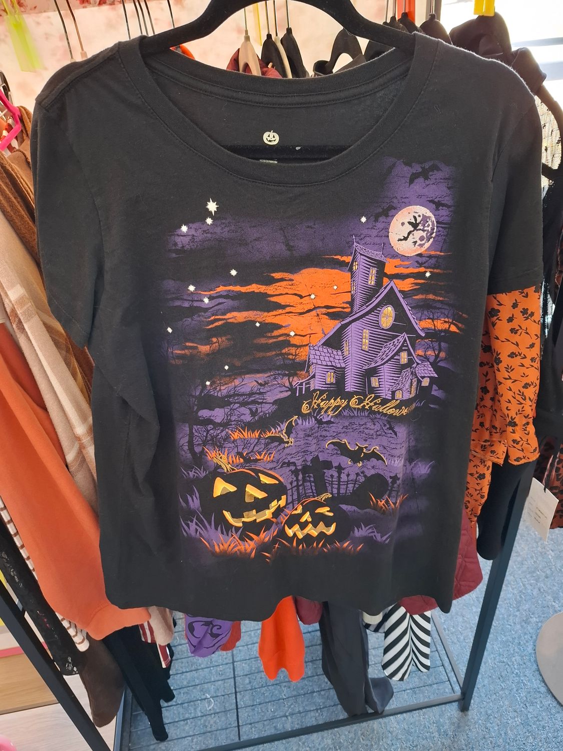 2x Halloween haunted house pumpkin bat graphic tee