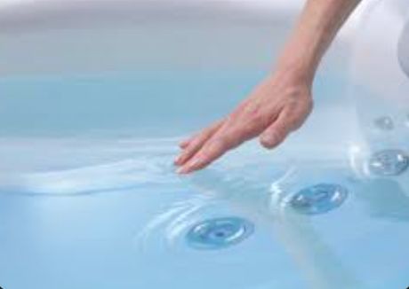 mais dans l'eau d'un spa 