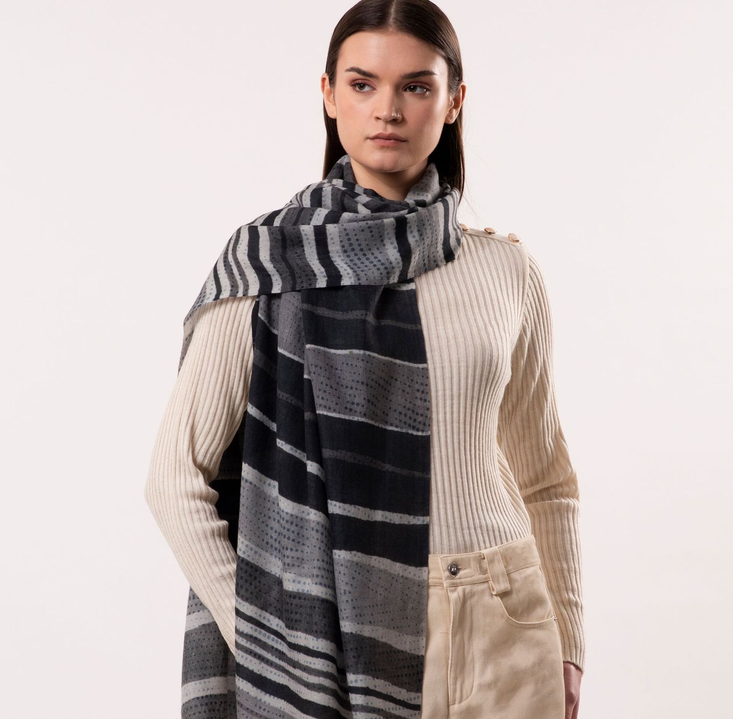 Ripple Fluid Stripe Pattern Wool Silk Scarf - Monochrome