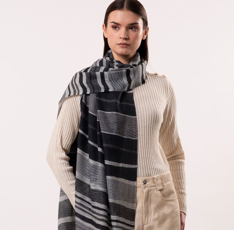 Ripple Fluid Stripe Pattern Wool Silk Scarf - Monochrome Ripple Fluid Stripe Pattern Wool Silk Scarf - Monochrome