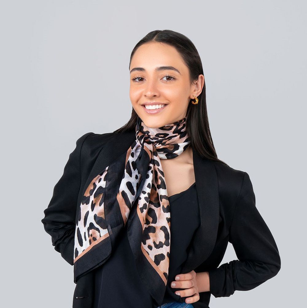 Leona Animal Pure Silk Square 100 | DLUX