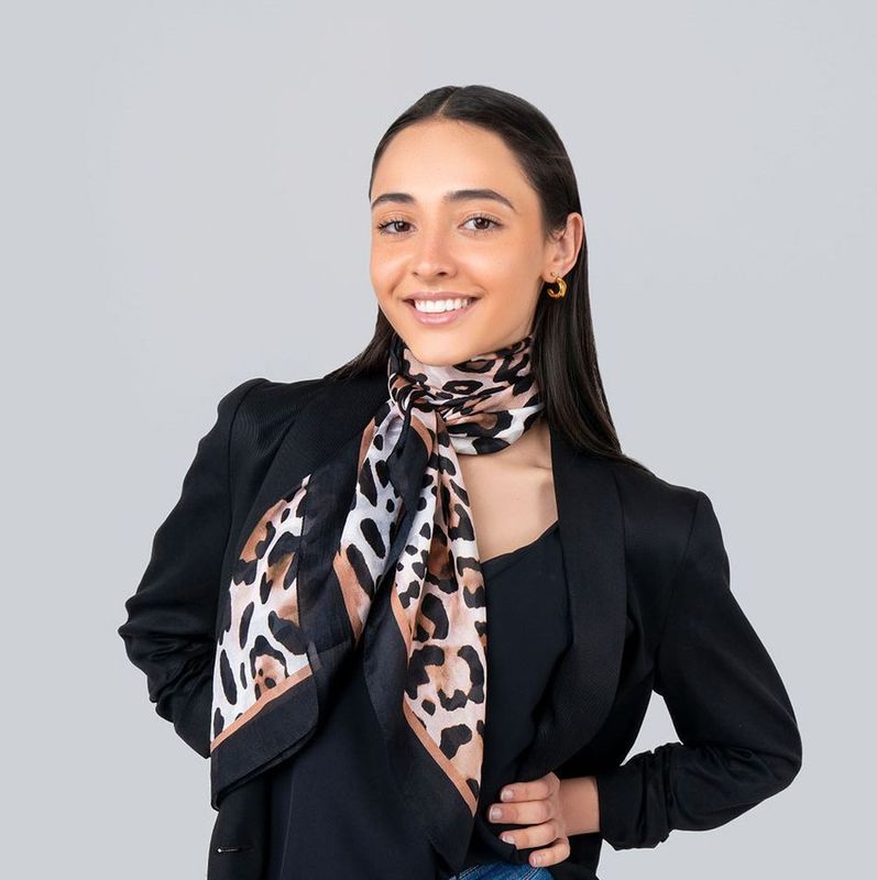 Leona Animal Pure Silk Square 100 | DLUX