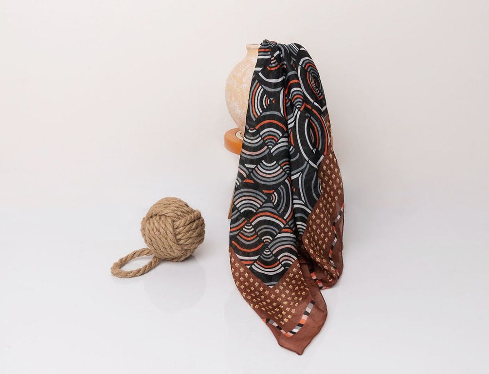 Circe Modern Geometric Pure Silk Square 100 | DLUX