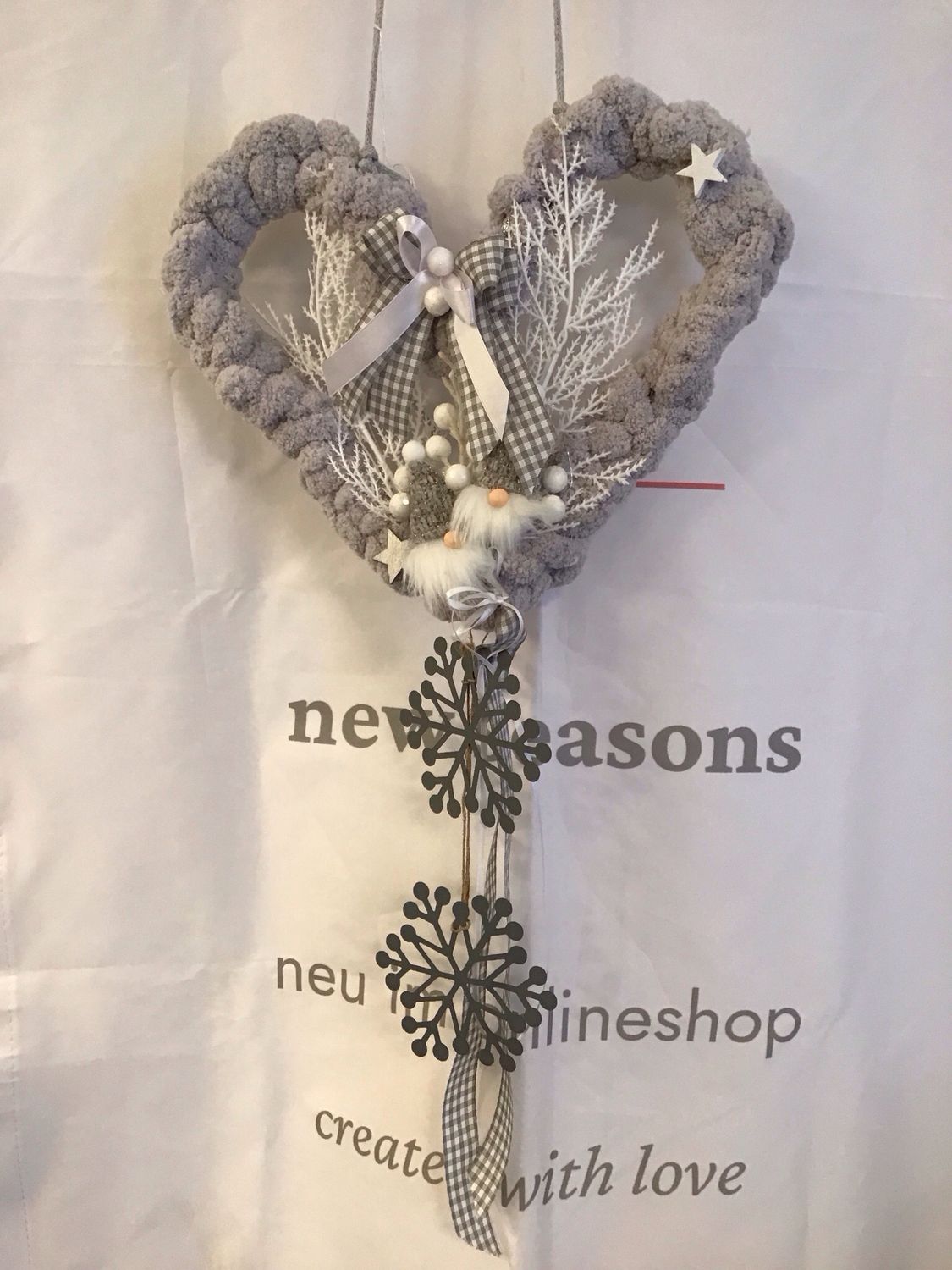 Winter Herz , grau gewickelt , Durchmesser ca 30 cm
