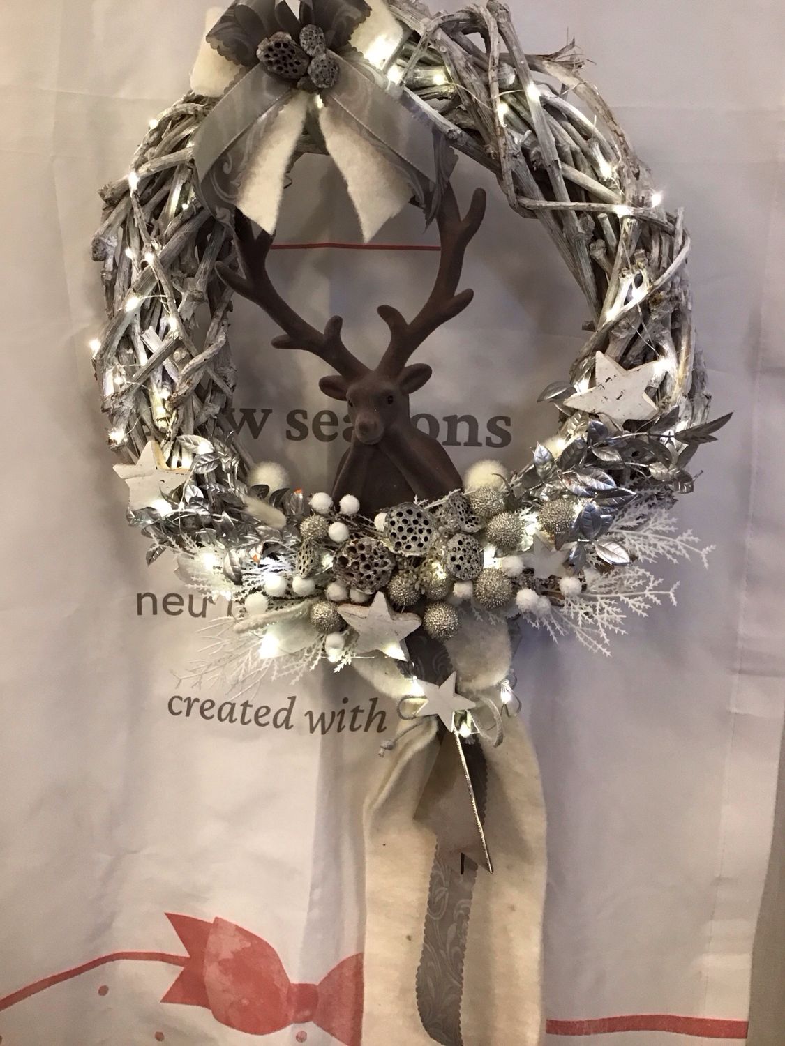 Exclusiver Dekokranz Durchmesser 45 cm , grau Silber , weiß