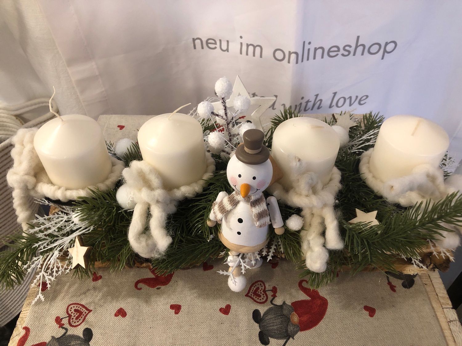 Adventsgesteck mit süßem Schneemann , naturfarben, 40 x 20 cm