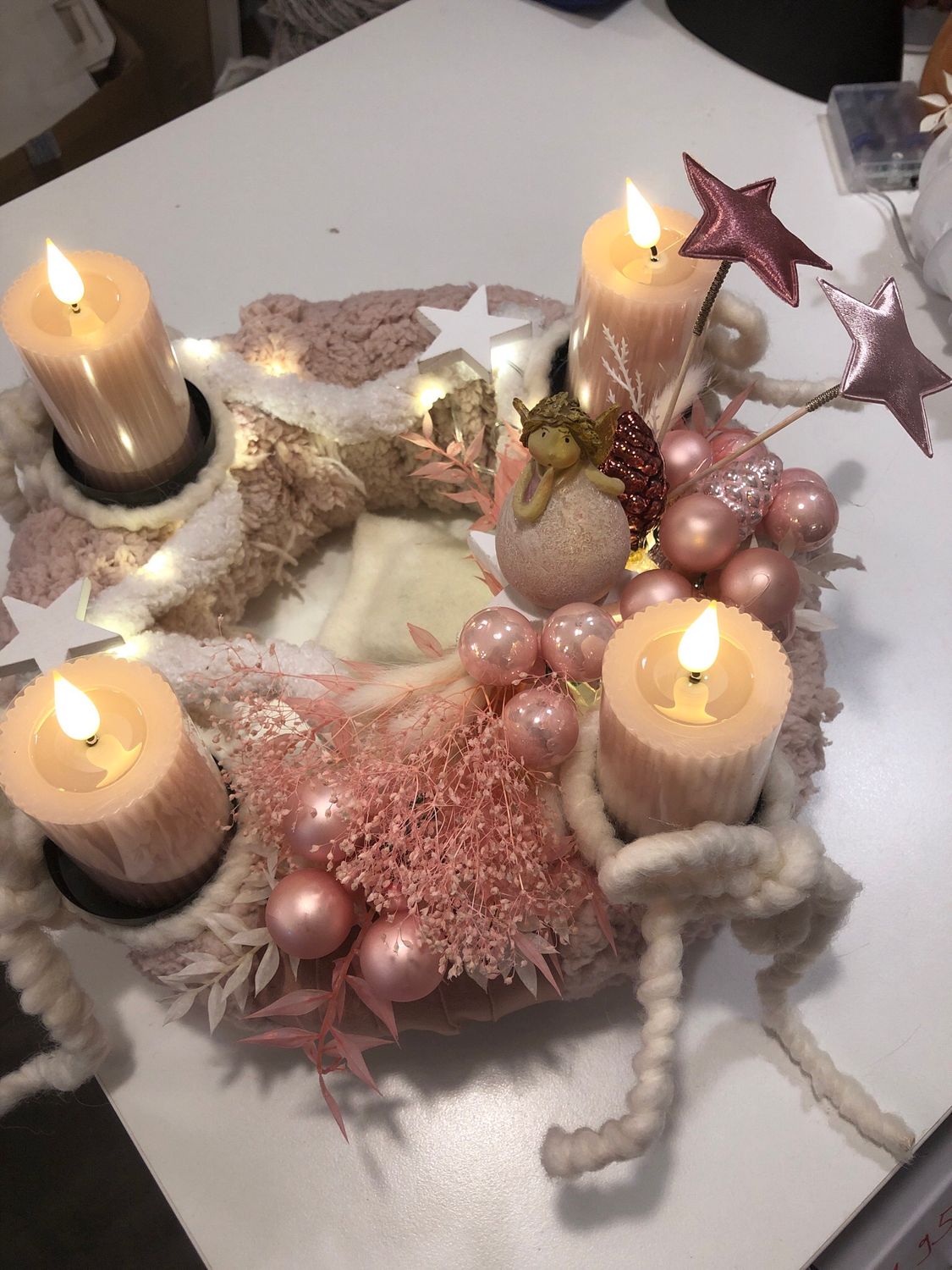 Traum in Rosa, Adventkranz mit LED Kerzen und extra Beleuchtung im Stern , Durchmesser ca 30 cm , Höhe ca ca 20 cm Traum in Rosa, Adventkranz mit LED Kerzen und extra Beleuchtung im Stern , Durchmesser ca 30 cm , Höhe ca ca 20 cm