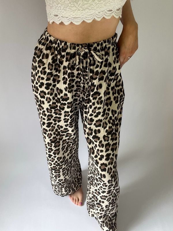 Lange Musselin Hose Leo Look