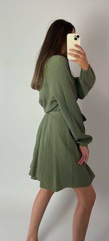 Musselinkleid mit Knopfleiste und Bindegürtel