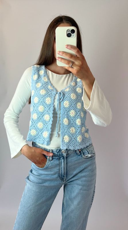 Gehäkelte Weste mit Blumenmuster