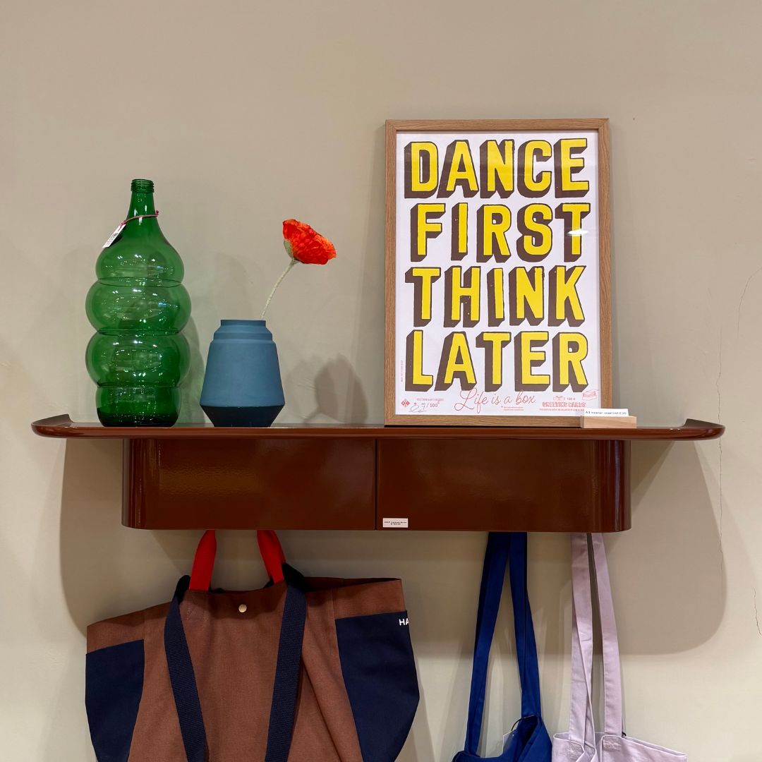 Studio Boot Poster A3 - ingelijst, Ontwerp: Dance first think later