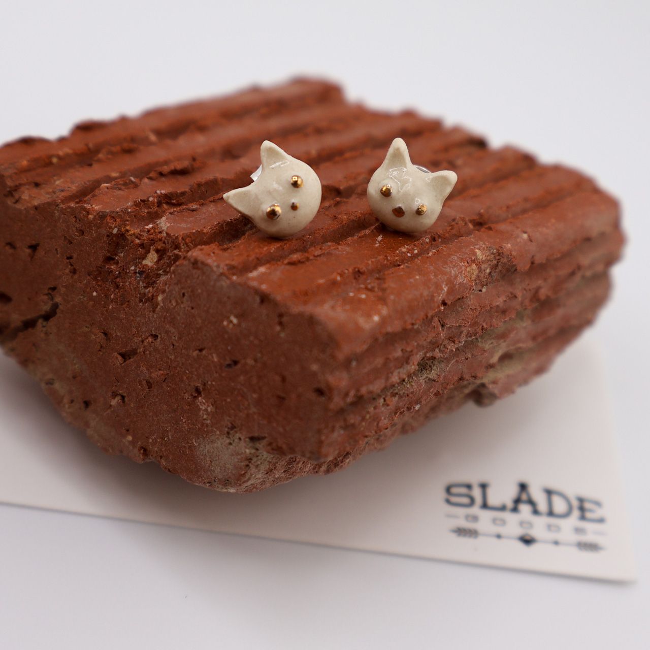 Carly Slade, White Cat