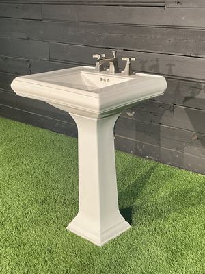 KOHLER Memoirs Classic 24" White Fireclay Pedestal Bathroom Sink with Overflow