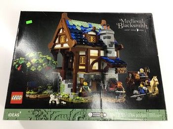 LEGO Ideas 21325 Medieval Blacksmith (NEW / SEALED)