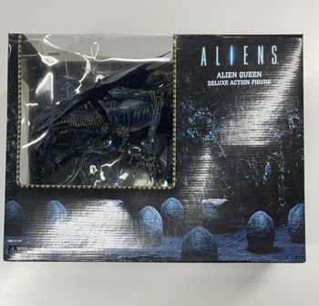 ‘Aliens’ Alien Queen Delux Action Figure 15” x 30”