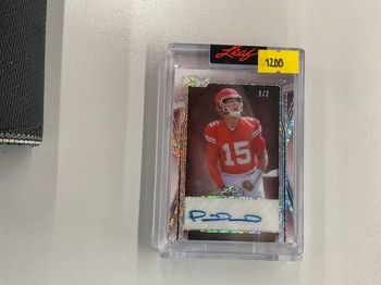 2025 Leaf Patrick Mahomes Pearl 1/2 Auto Card