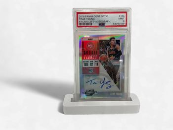 2018 Panini Cont.Optic Trae Young Facing Left Auto #124 PSA 9