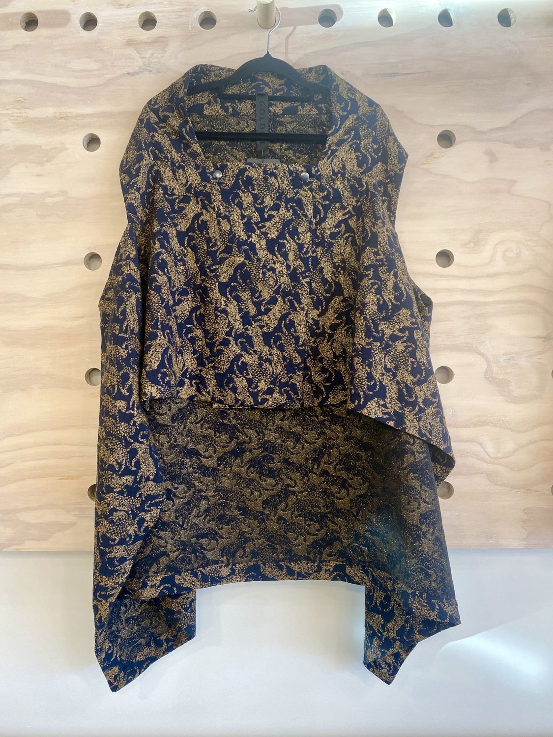 GOLDEN Cat Cape