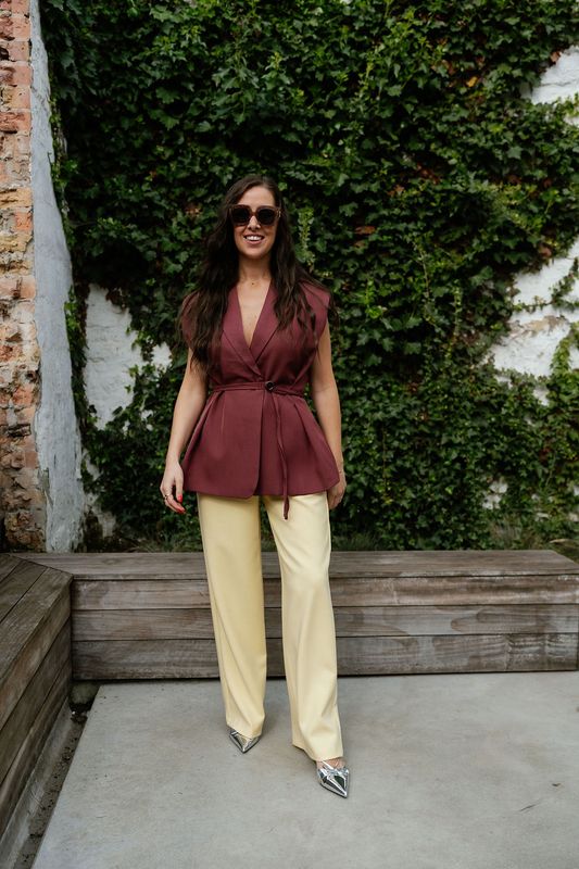 Vest Button Strap Berry