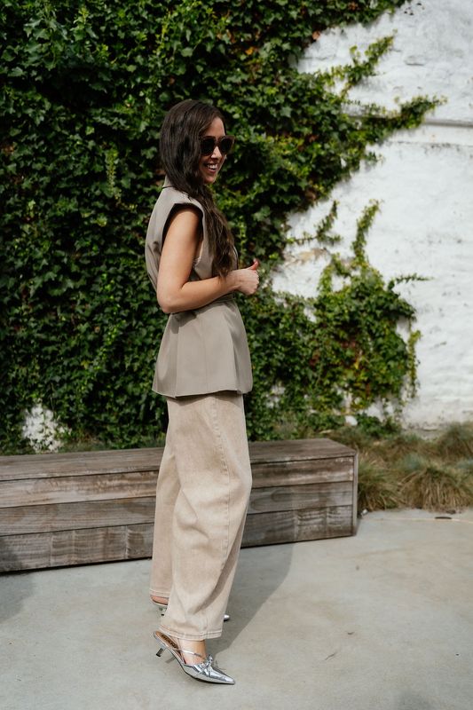 Vest Button Strap Taupe