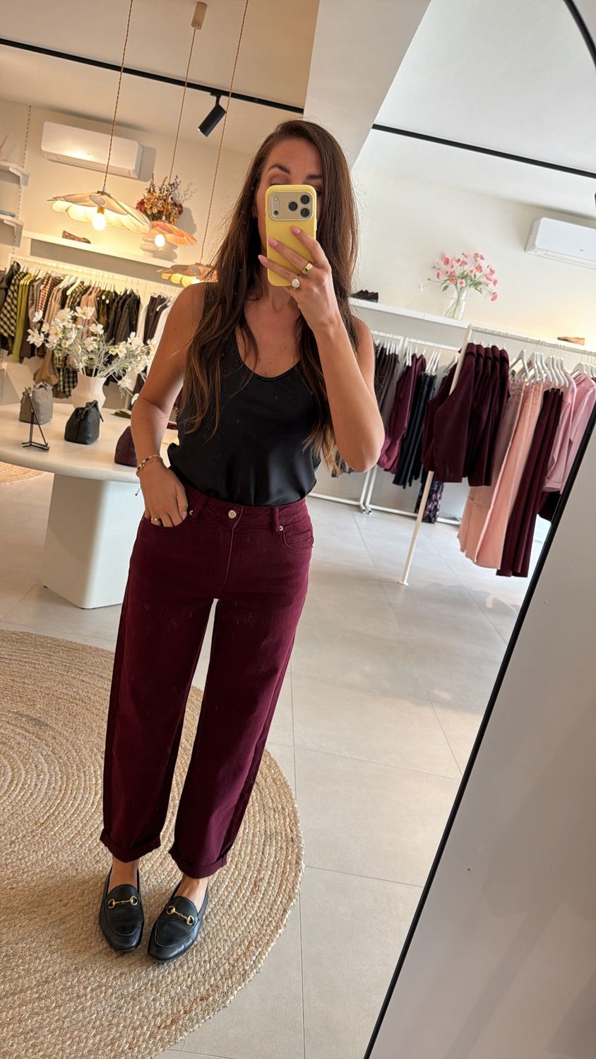 Mom Jeans Deep Cherry