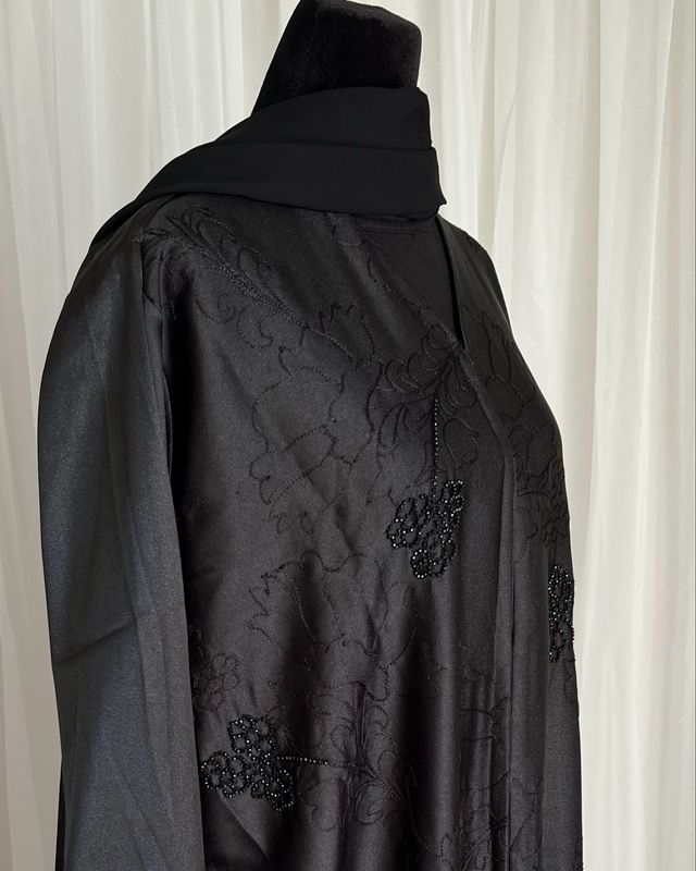 Qamar Open Abaya