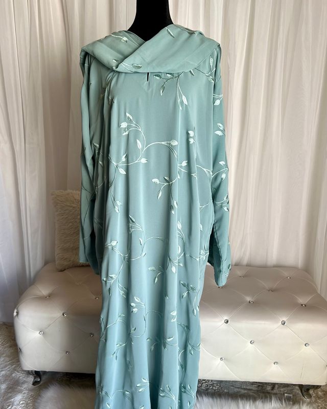 Haneen  Embroidered closed  Abaya