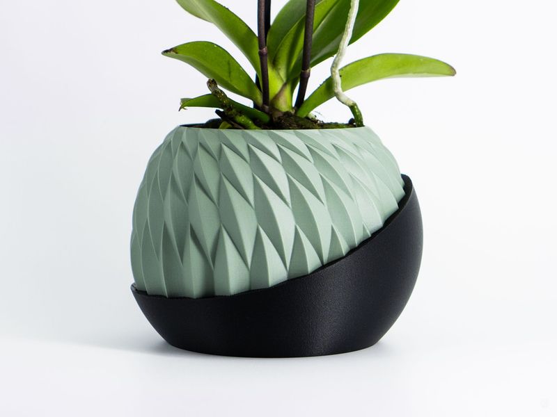 Wingcrest Self Watering Planter