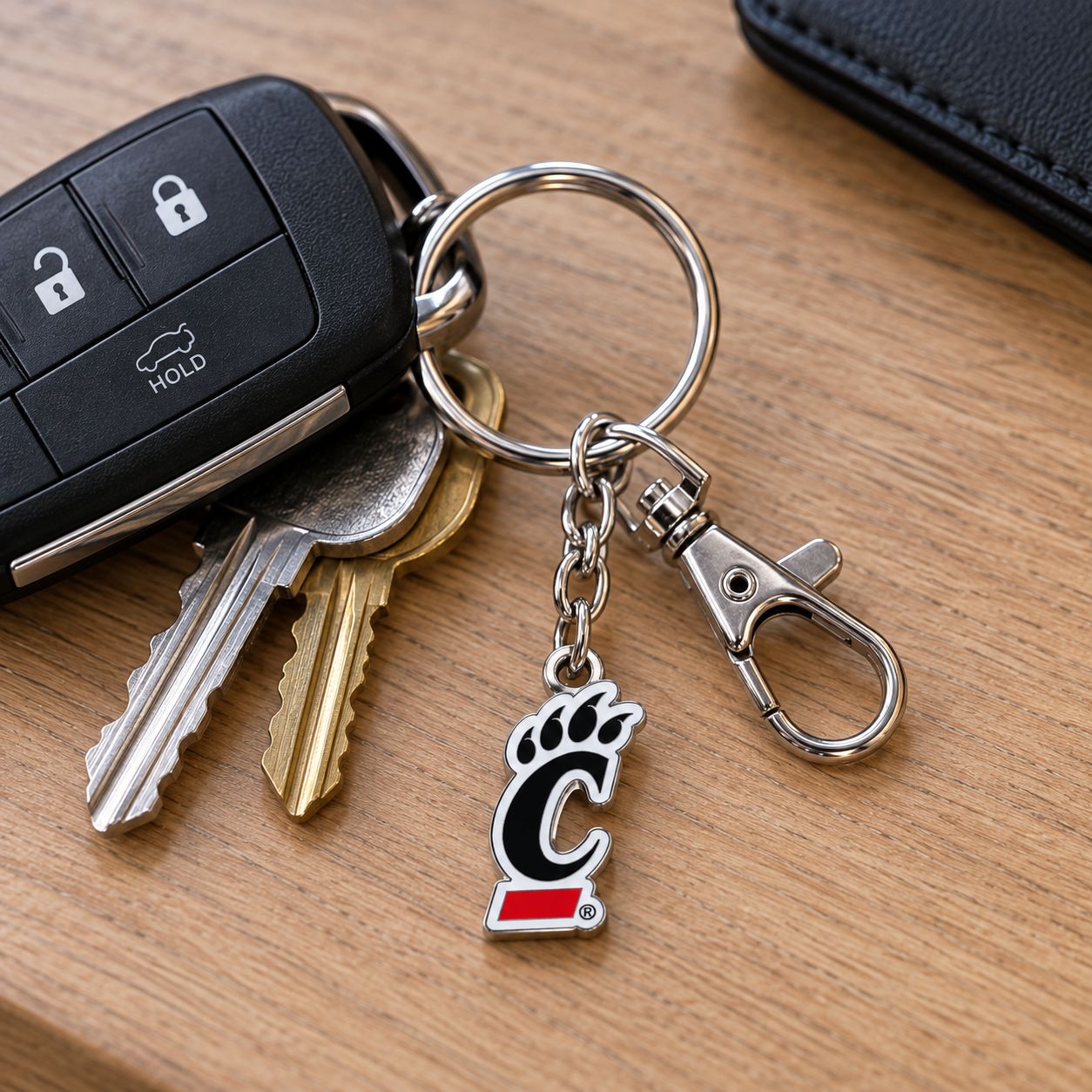 University of Cincinnati Bearcats C-Paw Keychain with Clip