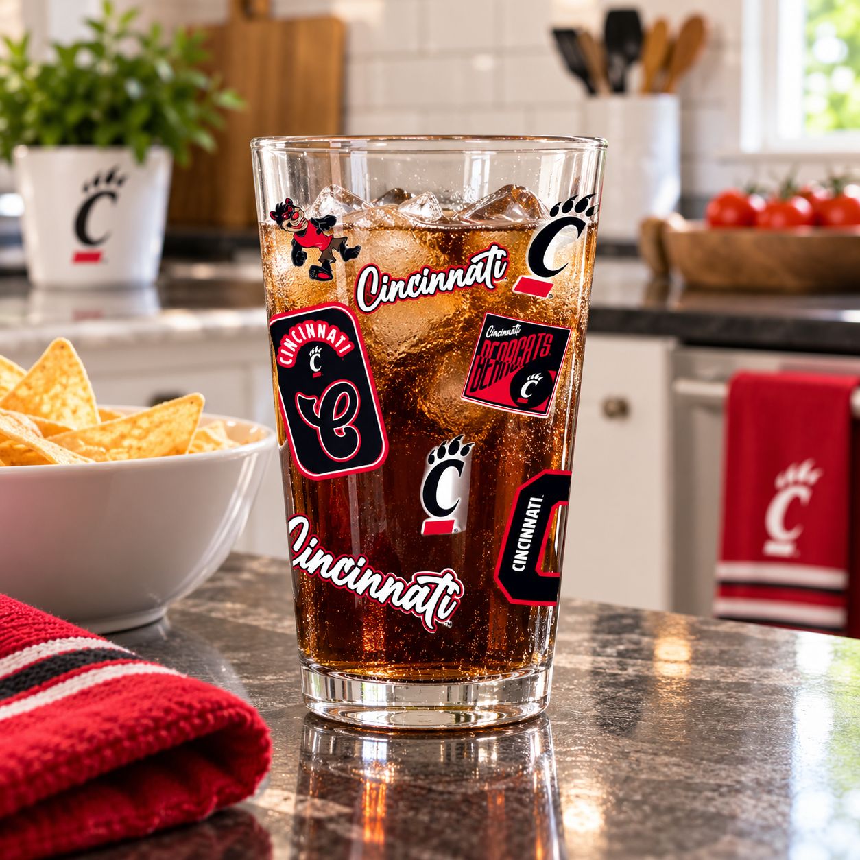 University of Cincinnati Bearcats 16 oz. Dreamweaver Pint Glass