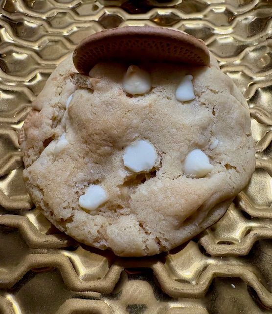 Ay Maria White Chocolate Chip Cookie