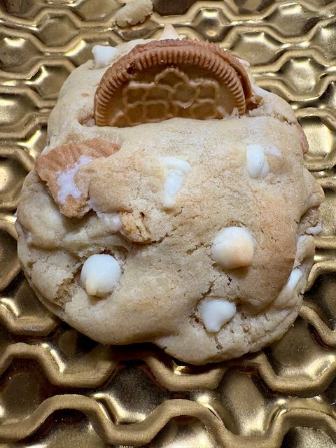 California Golden State Blondie with White Chocolate Cookie