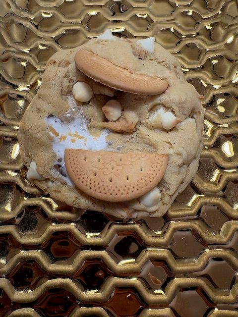 Ay Maria White Chocolate Chip Cookie with Marshmallow Filling