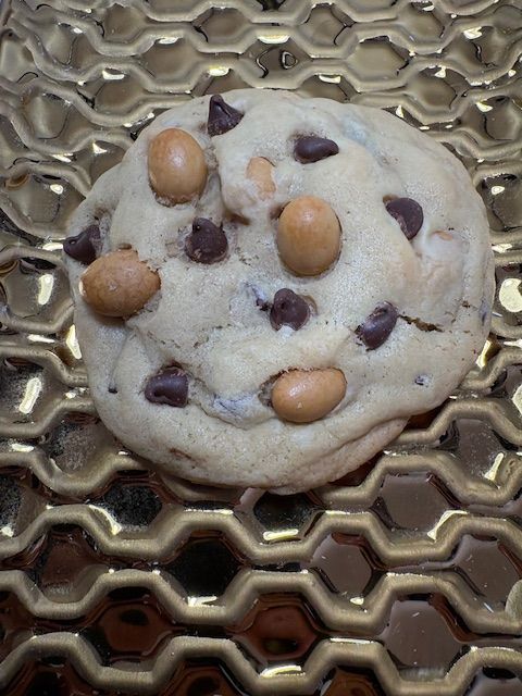 Japanese Peanut Chocolate Chip Cookie with Nutella Filling