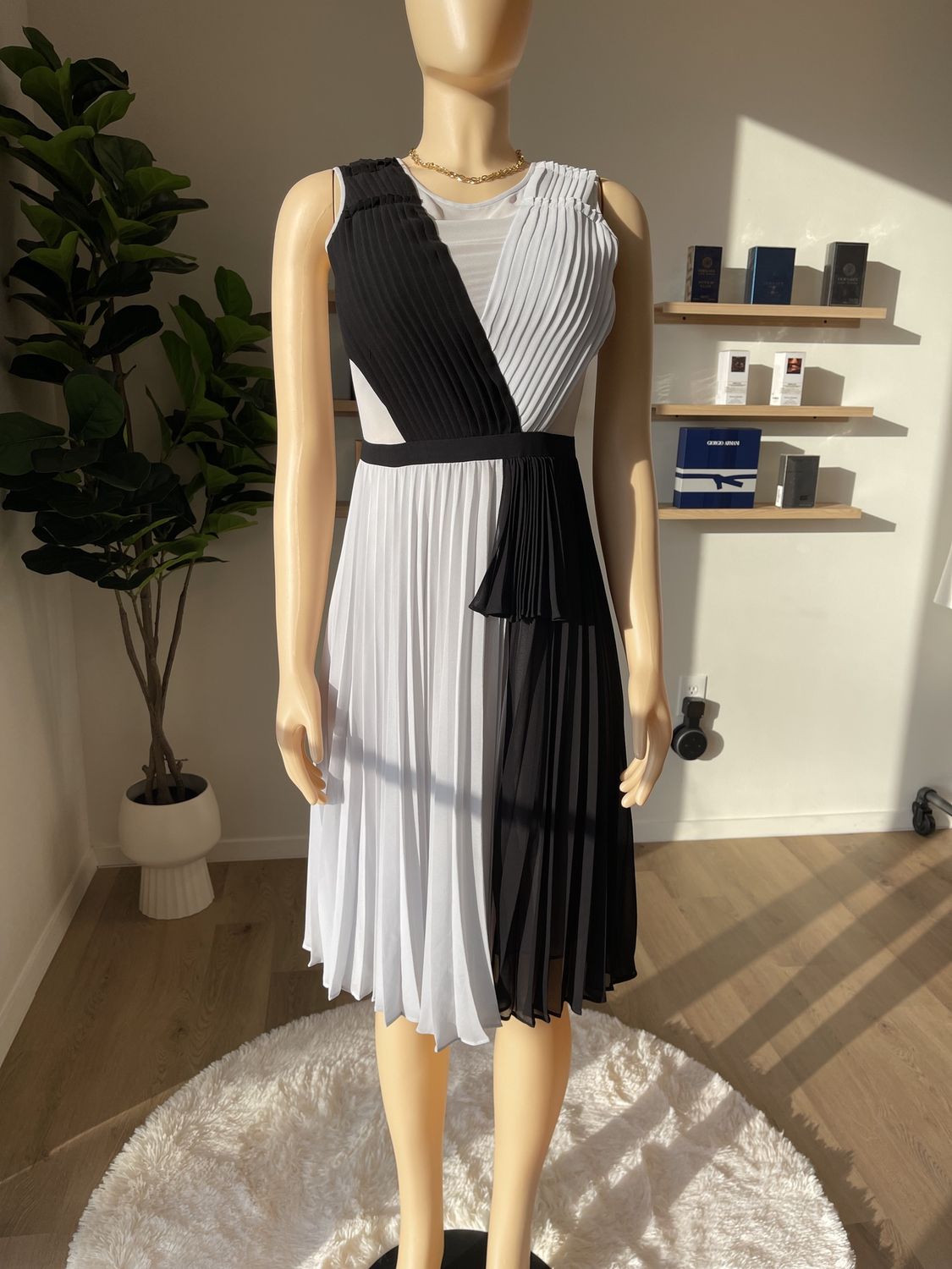 BCBG, Color: Grey &amp; Black, Size: 2