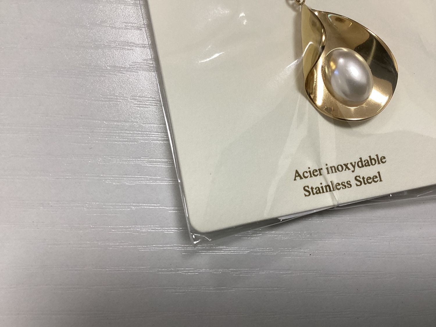 Pearl in petal necklace