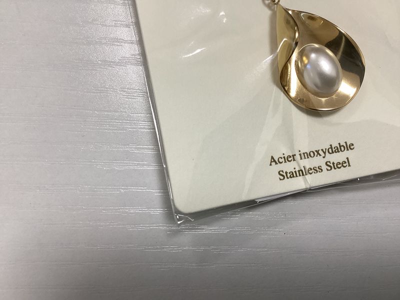 Pearl in petal necklace