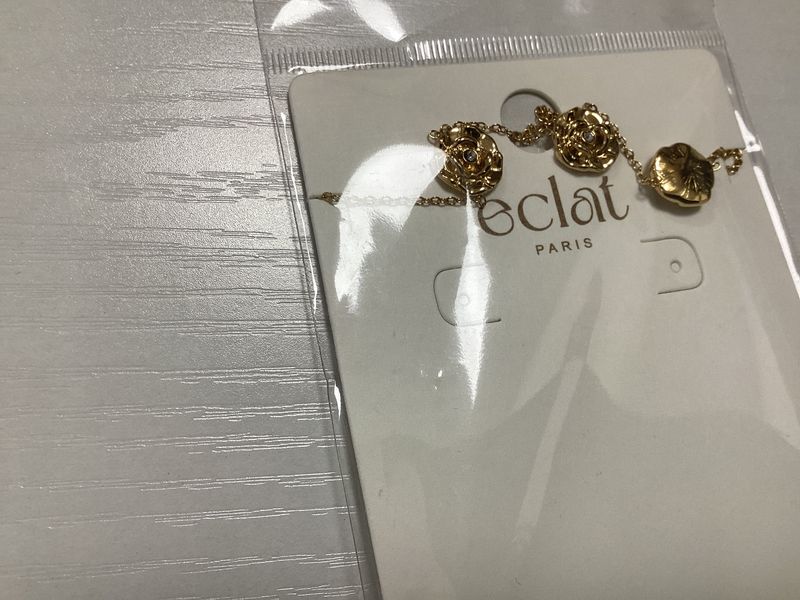 Crystal in flower necklace