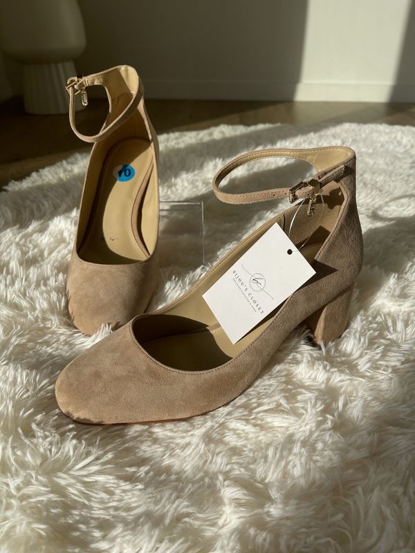 MK beige heel