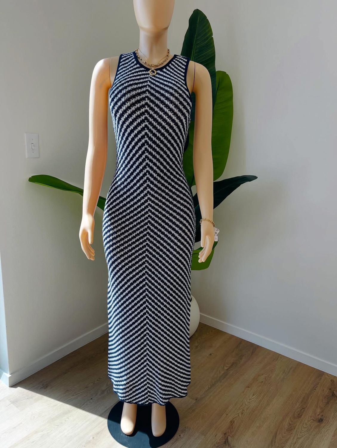 sleeveless  knit pattern maxi  dress